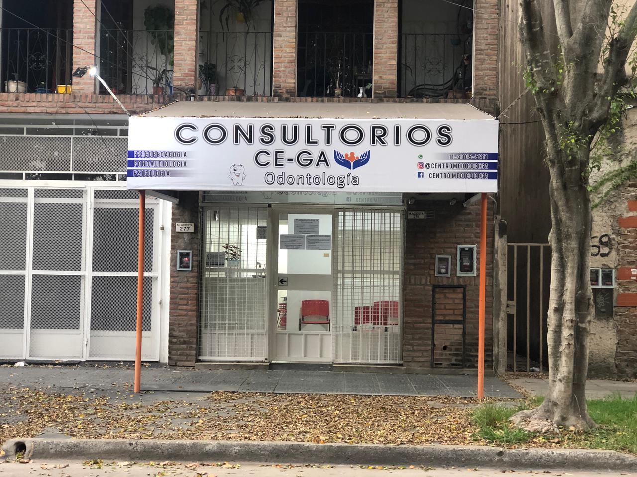 Fachada exterior moderna de Consultorios CEGA Ituzaingó